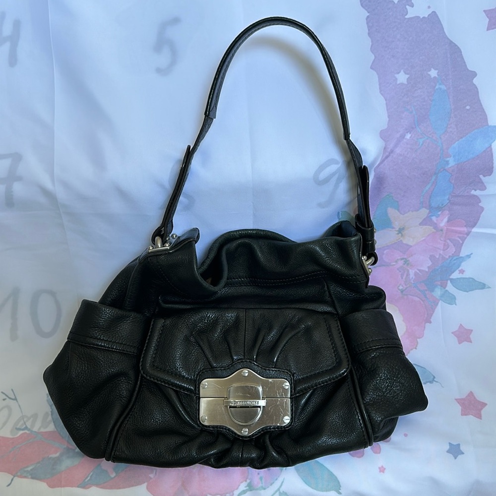 B. Makowsky black leather purse